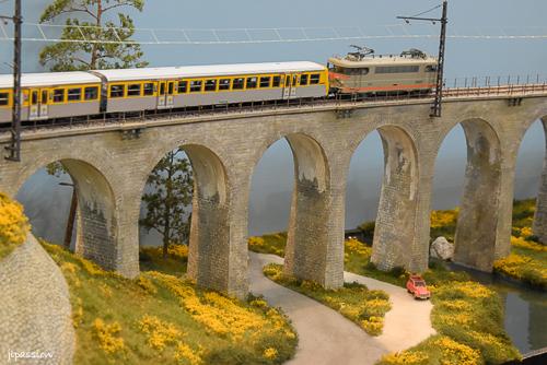 Model trains 2025 11